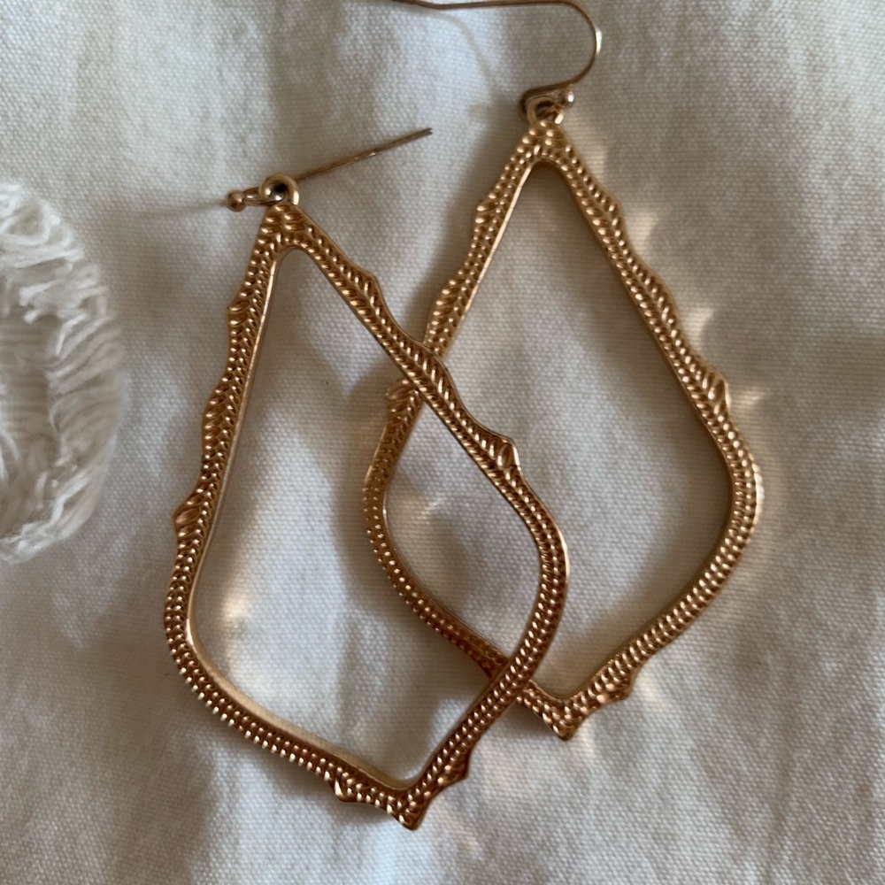 Kendra Scott Sophee Drop Earrings In Gold